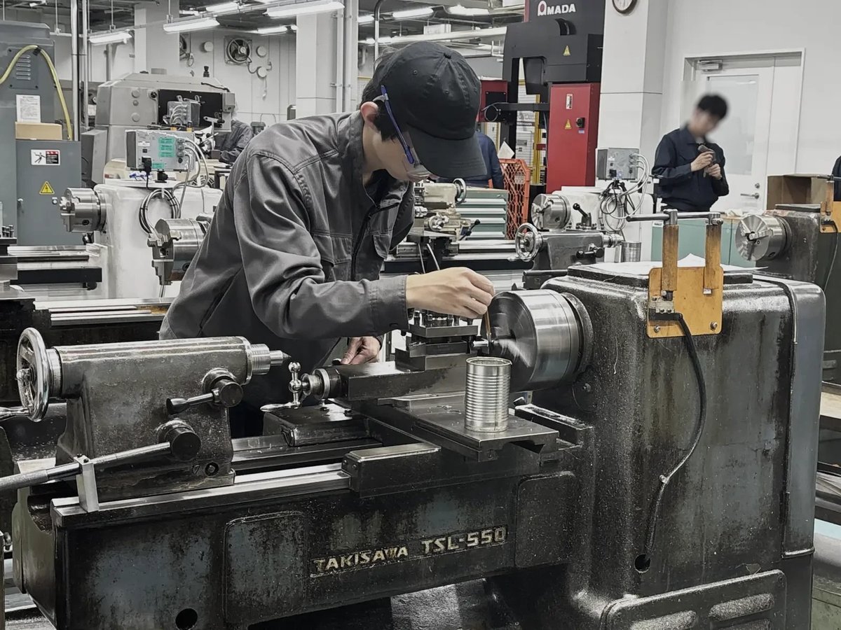 Machining a part on a lathe